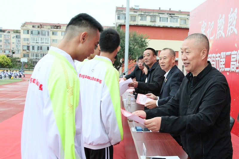 牢记殷殷嘱托 强国复兴有我——葫芦岛市二高中举行新学期开学典礼