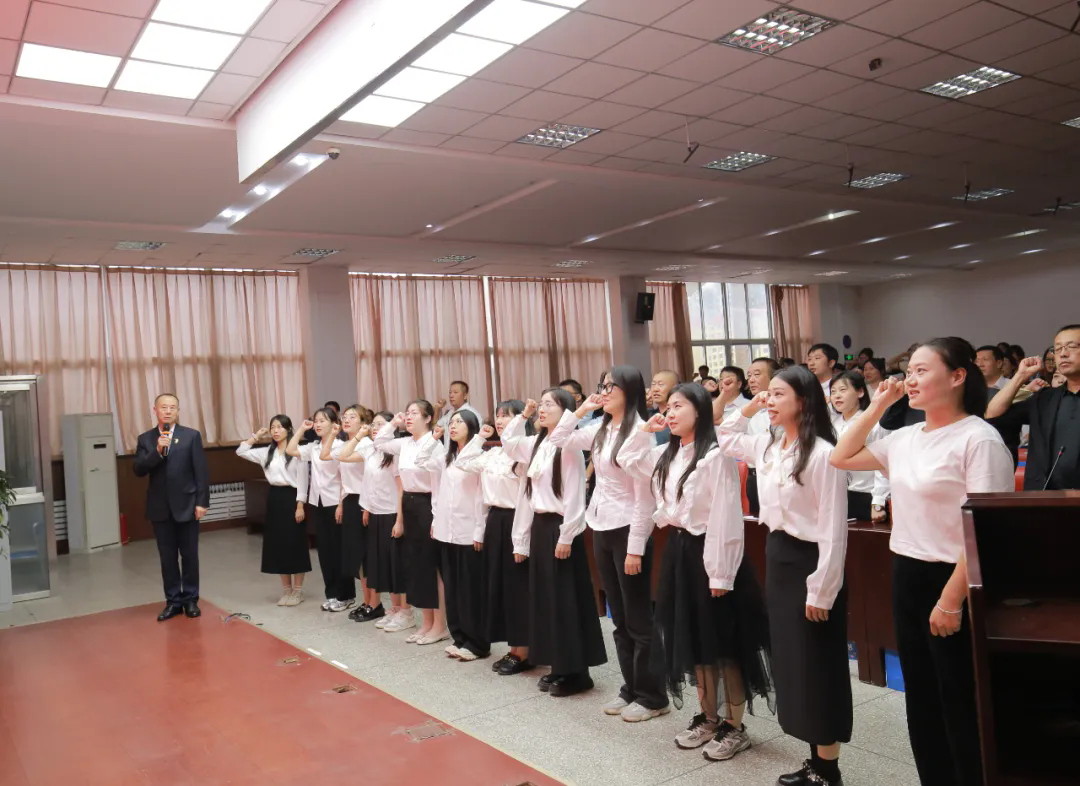 大力弘扬教育家精神，加快建设教育强国——葫芦岛市第二高级中学开展庆祝第40个教师节主题党日活动