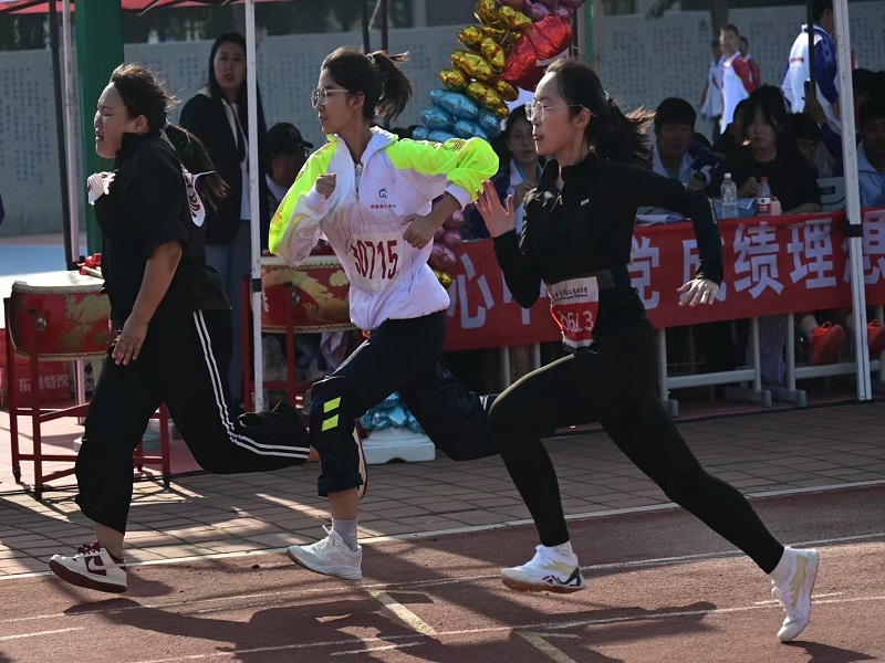 青春点燃梦想 共谱盛世华章——葫芦岛市第二高级中学2024年秋季学生田径运动会