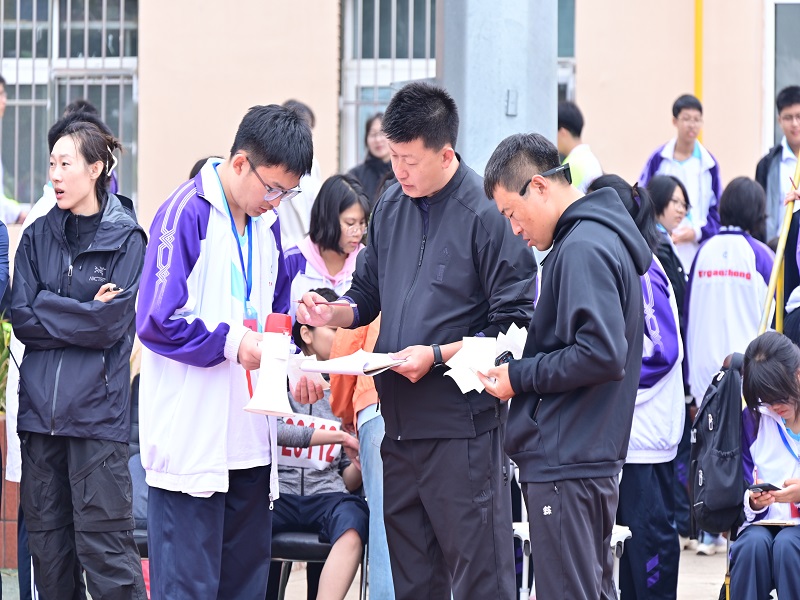 青春点燃梦想 共谱盛世华章——葫芦岛市第二高级中学2024年秋季学生田径运动会