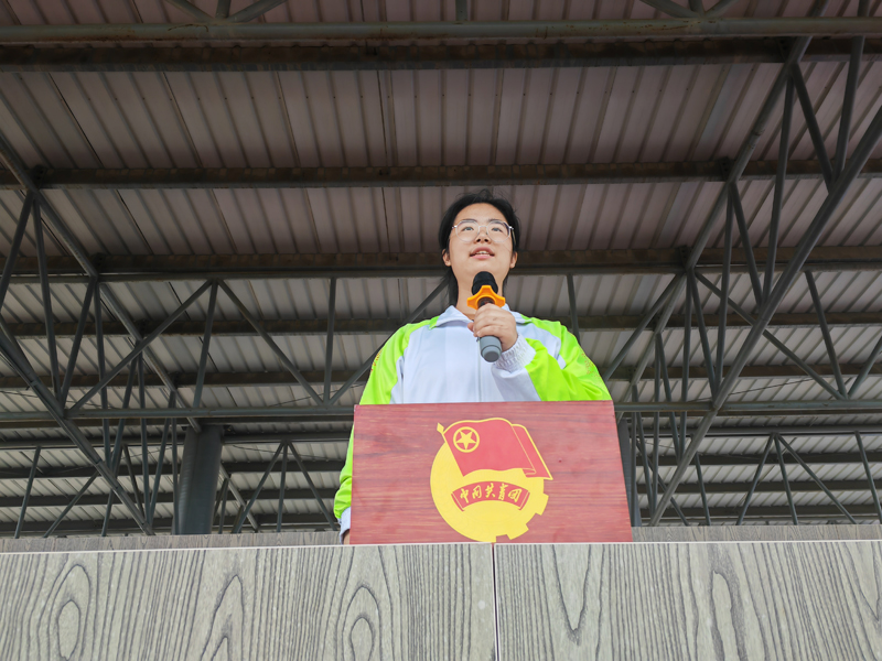 红旗漫卷庆华诞 青春向党写华章——葫芦岛市第二高级中学举行本学期第四次升旗仪式