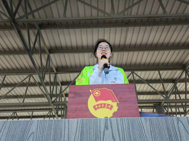 弘扬抗美援朝精神 争做新时代爱国少年——葫芦岛市第二高级中学举行本学期第五次升旗仪式