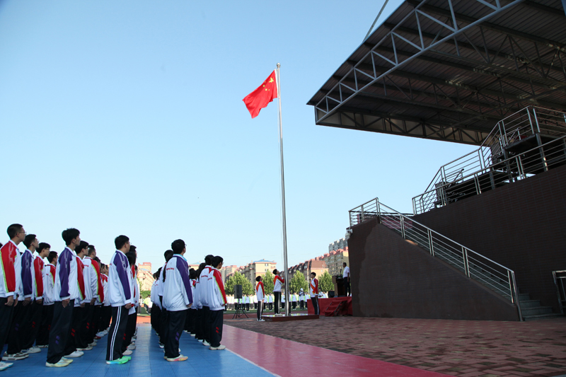 不忘初心育桃李 凝心聚力谱华章——市二高中举行2025—2026学年上学期开学典礼