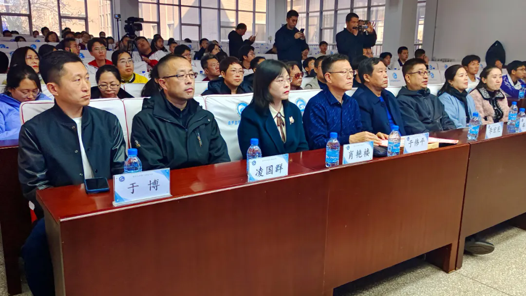 教研引领实践 创意赋能成长——葫芦岛市第二高级中学成功承办市教师进修学院“体验式”实验暨废旧物品再利用科技作品展示汇报活动